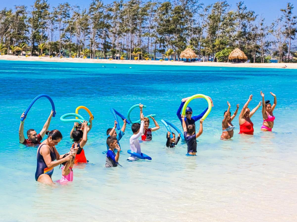 First Bight Fantasy Island Beach Resort And Marina מראה חיצוני תמונה